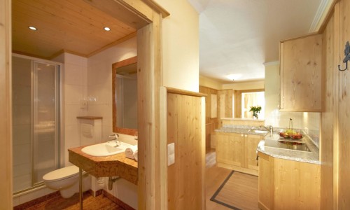 Badezimmer mit Dusche
