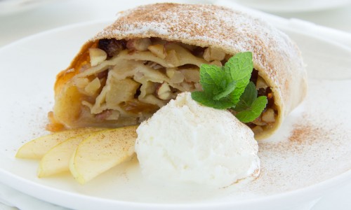 Hausgemachte Kuchen, Strudel und Torten