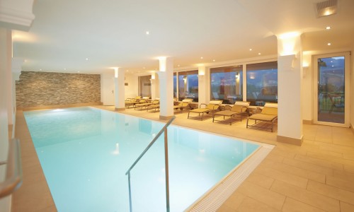 Hallenbad mit Liegebereich