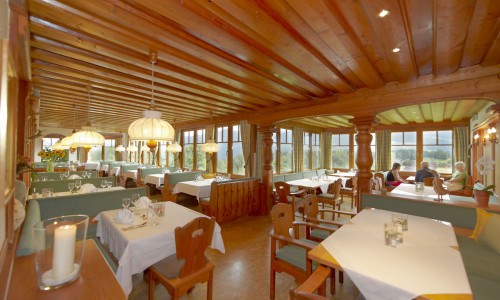 Frühstück und Abendessen im Restaurant