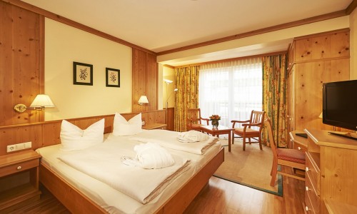 Doppelzimmer mit großer Sitzecke